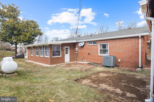 140 CAPITAL DR, Martinsburg, WV 25401