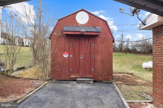 140 CAPITAL DR, Martinsburg, WV 25401