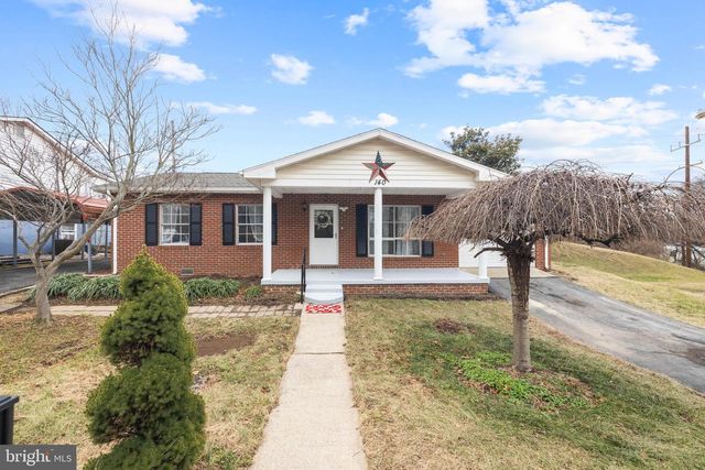 140 CAPITAL DR, Martinsburg, WV 25401