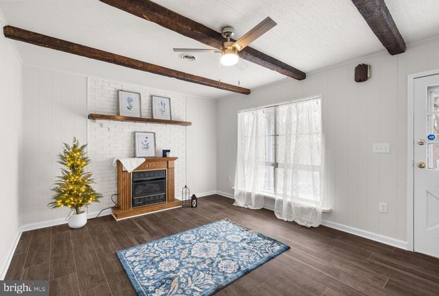 140 CAPITAL DR, Martinsburg, WV 25401