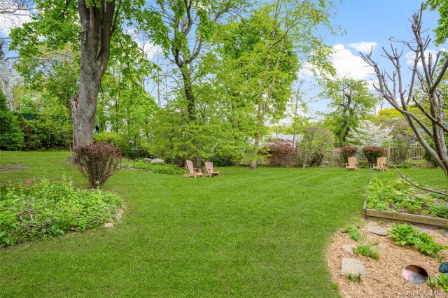 925 Old Post Road, Mamaroneck, NY 10543
