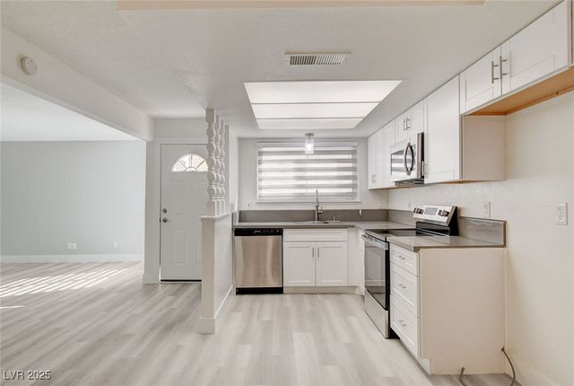 579 Roxella Lane B, Las Vegas, NV 89110