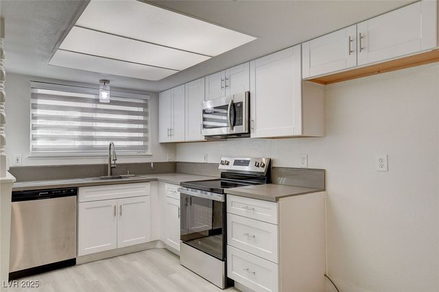 579 Roxella Lane B, Las Vegas, NV 89110