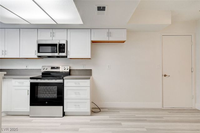 579 Roxella Lane B, Las Vegas, NV 89110