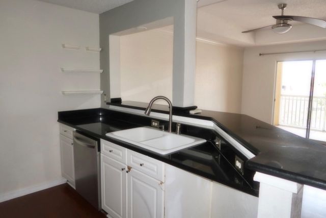 18001 RICHMOND PLACE DRIVE 533, Tampa, FL 33647