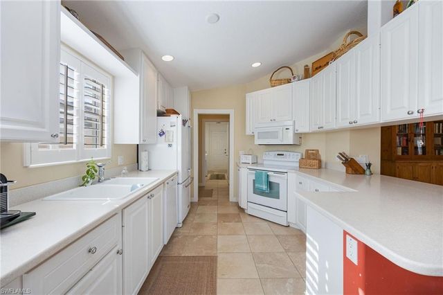 8149 Xenia LN, Naples, FL 34114