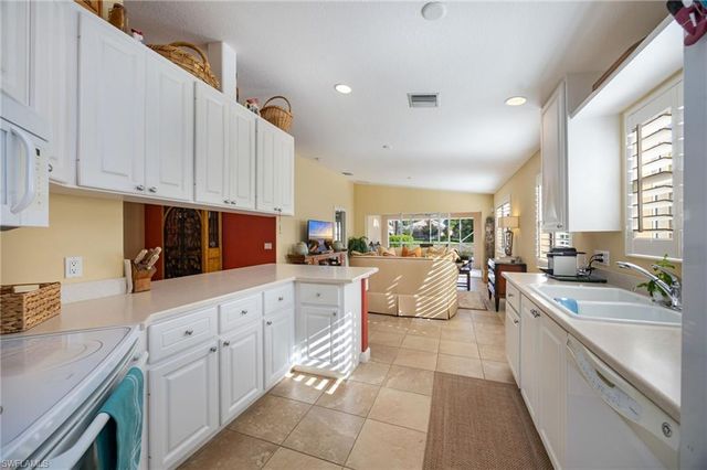 8149 Xenia LN, Naples, FL 34114