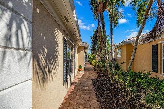 8149 Xenia LN, Naples, FL 34114