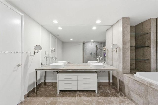465 Brickell Ave 4805, Miami, FL 33131