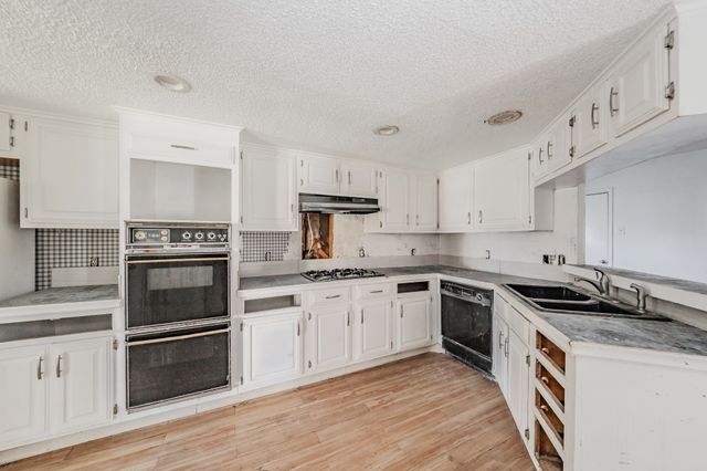 3922 Greenway Drive, Garland, TX 75041