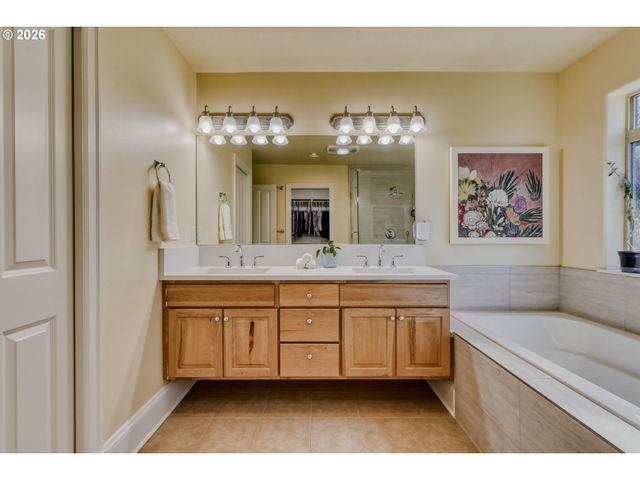 335 Sw 167TH Ave, Beaverton, OR 97006