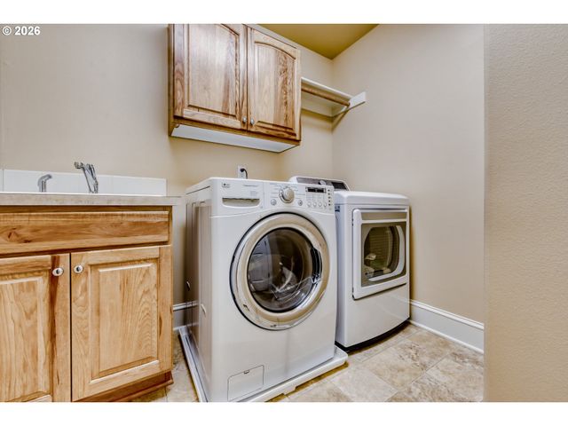335 Sw 167TH Ave, Beaverton, OR 97006