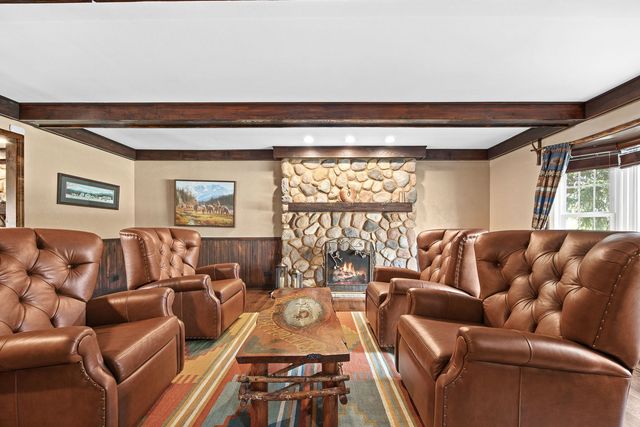 10 Elm Street, Hawthorn Woods, IL 60047