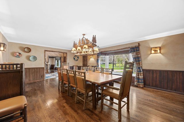 10 Elm Street, Hawthorn Woods, IL 60047
