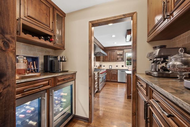 10 Elm Street, Hawthorn Woods, IL 60047