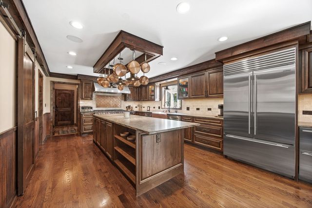 10 Elm Street, Hawthorn Woods, IL 60047