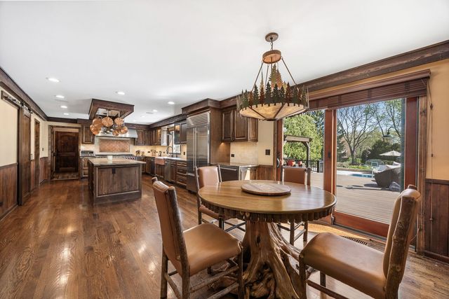 10 Elm Street, Hawthorn Woods, IL 60047