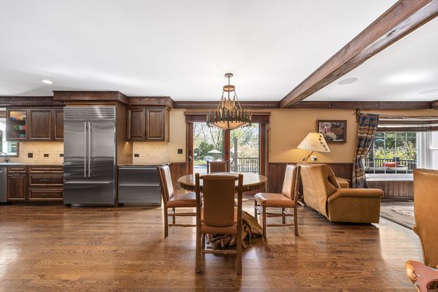 10 Elm Street, Hawthorn Woods, IL 60047