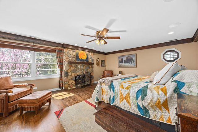 10 Elm Street, Hawthorn Woods, IL 60047