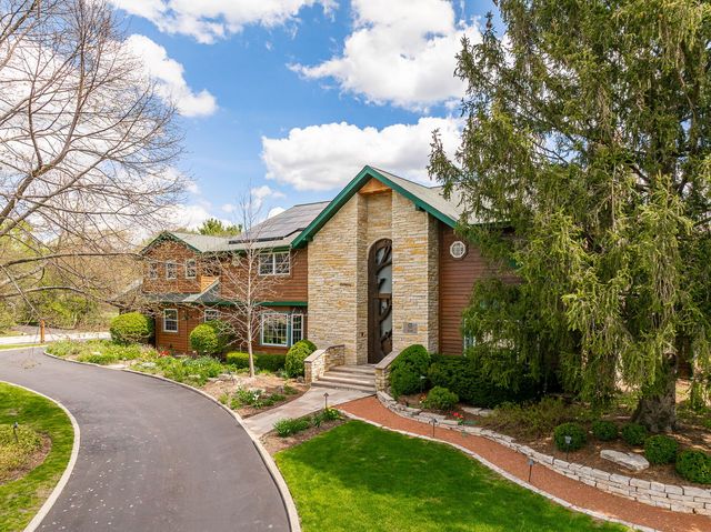 10 Elm Street, Hawthorn Woods, IL 60047