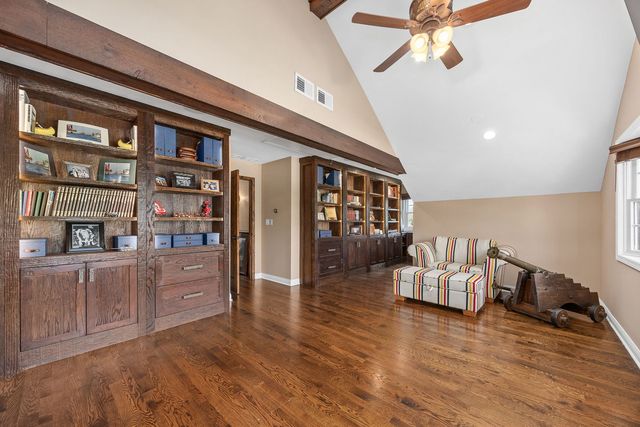 10 Elm Street, Hawthorn Woods, IL 60047