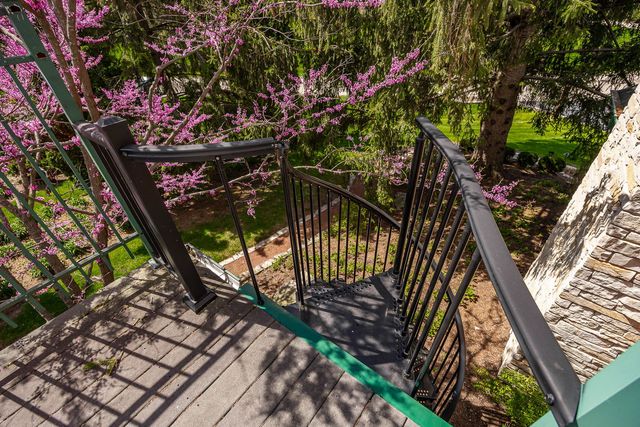 10 Elm Street, Hawthorn Woods, IL 60047