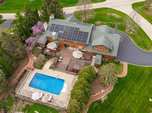 10 Elm Street, Hawthorn Woods, IL 60047