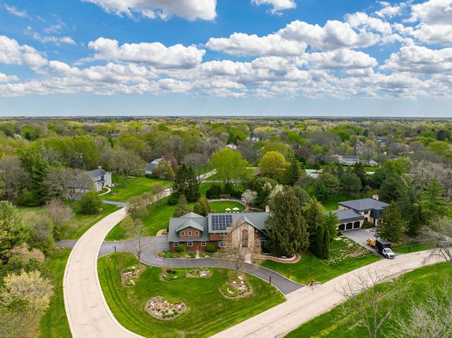 10 Elm Street, Hawthorn Woods, IL 60047