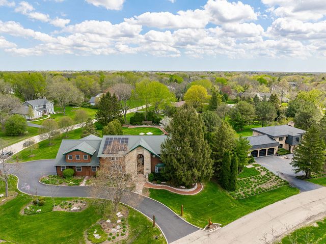 10 Elm Street, Hawthorn Woods, IL 60047
