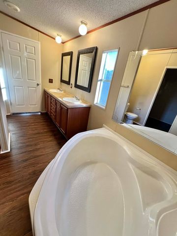 1085 Highland Circle, Springtown, TX 76082