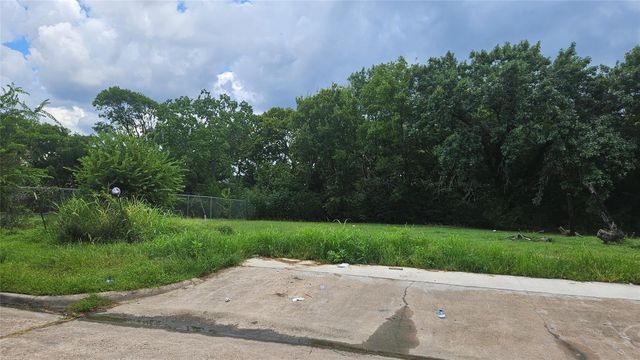 200 Avenue L, Baytown, TX 77520