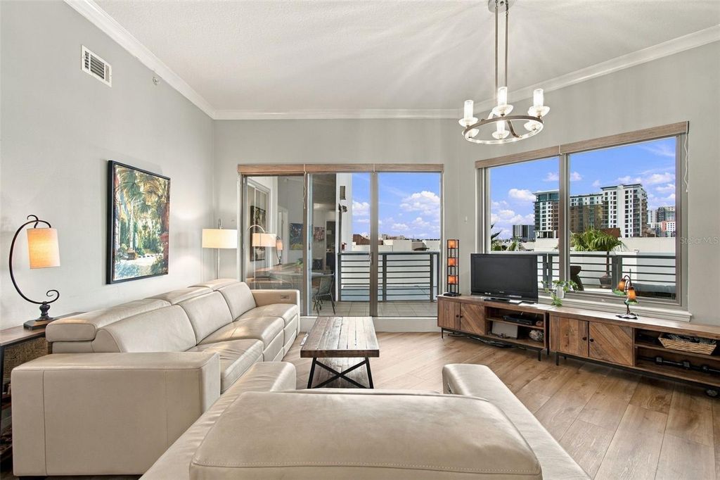 Image 13 of property listing at 1209 E CUMBERLAND AVENUE 504, Tampa, FL 33602