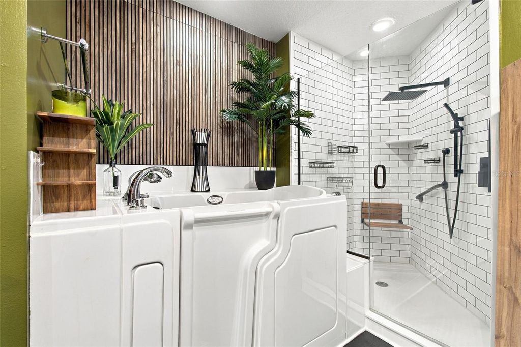Image 24 of property listing at 1209 E CUMBERLAND AVENUE 504, Tampa, FL 33602