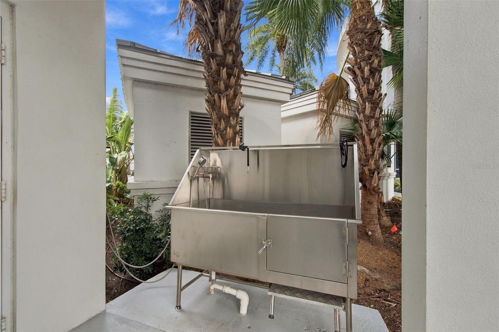 Image 45 of property listing at 1209 E CUMBERLAND AVENUE 504, Tampa, FL 33602