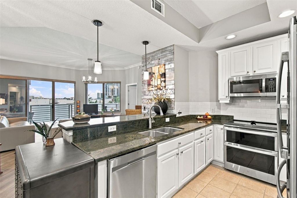 Image 7 of property listing at 1209 E CUMBERLAND AVENUE 504, Tampa, FL 33602