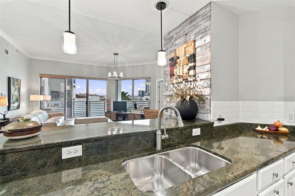 Image 8 of property listing at 1209 E CUMBERLAND AVENUE 504, Tampa, FL 33602