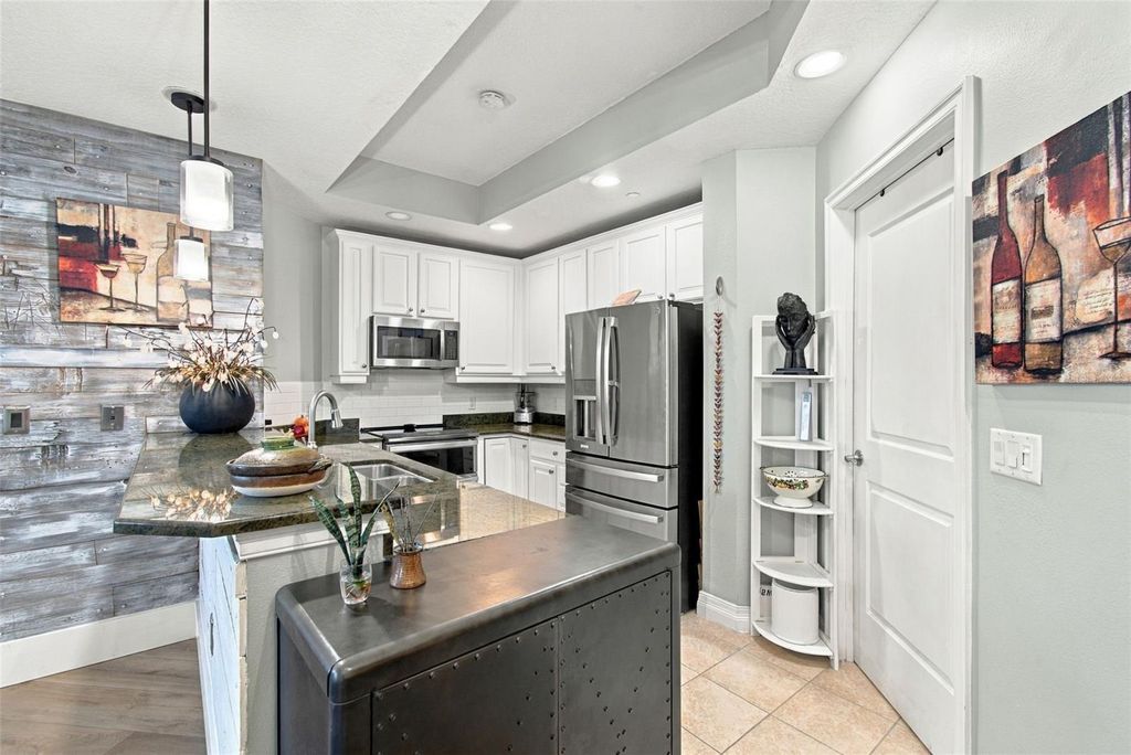Image 9 of property listing at 1209 E CUMBERLAND AVENUE 504, Tampa, FL 33602