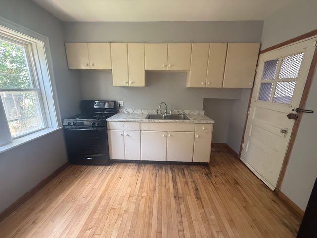 5214 W Crystal Street 1, Chicago, IL 60651