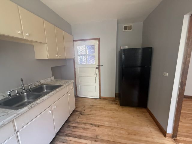 5214 W Crystal Street 1, Chicago, IL 60651