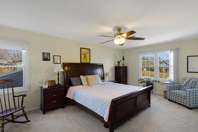 27942 N Lakeview Circle, Mchenry, IL 60051