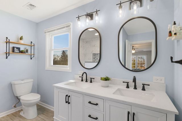 27942 N Lakeview Circle, Mchenry, IL 60051