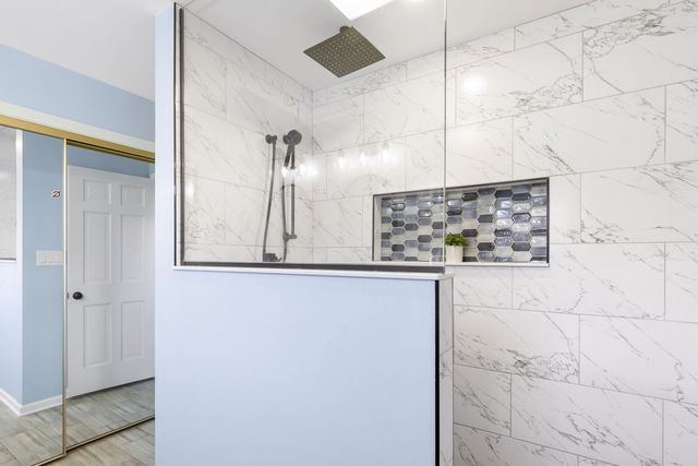 27942 N Lakeview Circle, Mchenry, IL 60051