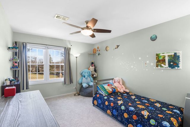 27942 N Lakeview Circle, Mchenry, IL 60051