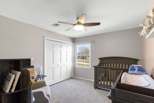 27942 N Lakeview Circle, Mchenry, IL 60051