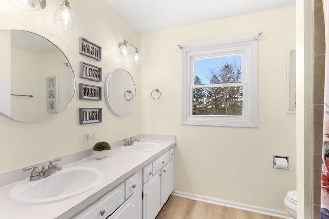 27942 N Lakeview Circle, Mchenry, IL 60051