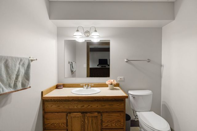 27942 N Lakeview Circle, Mchenry, IL 60051