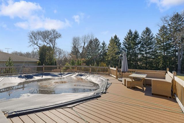 27942 N Lakeview Circle, Mchenry, IL 60051