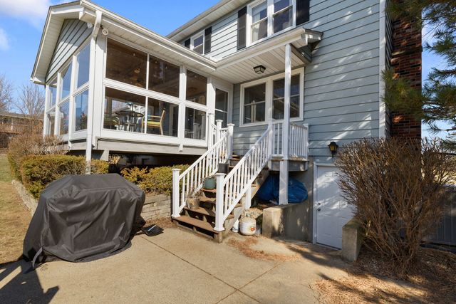 27942 N Lakeview Circle, Mchenry, IL 60051