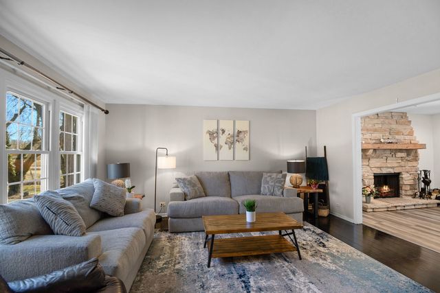 27942 N Lakeview Circle, Mchenry, IL 60051