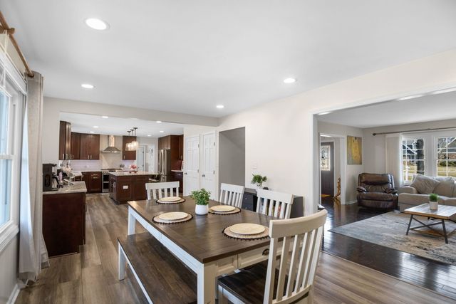 27942 N Lakeview Circle, Mchenry, IL 60051